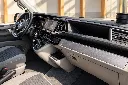 Habitacle Volkswagen moderne et lumineux.webp