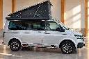 Volkswagen California Ocean en showroom lumineux.webp